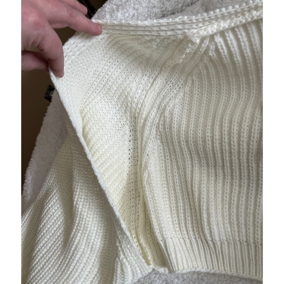 Cropped White Shrug Sweater in Plus Size 3X NWT - Picture 9 of 15